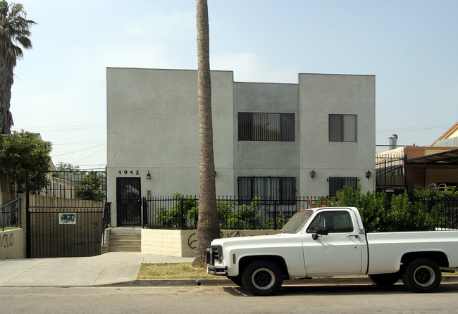 4942 Maplewood Ave in Los Angeles, CA - Foto de edificio - Building Photo