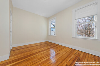 40 Brackett St, Unit 1 in Boston, MA - Building Photo - Building Photo