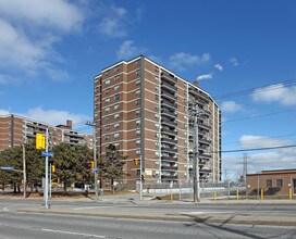 1375 Midland Ave in Toronto, ON - Building Photo - Building Photo