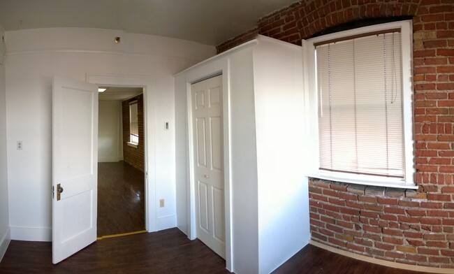 211 E Grand Ave, Unit Apt 410 in Laramie, WY - Foto de edificio - Building Photo