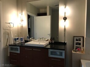 900 S Las Vegas Blvd in Las Vegas, NV - Building Photo - Building Photo