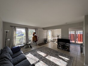 1784 Queensbury Cir in Hoffman Estates, IL - Building Photo - Building Photo