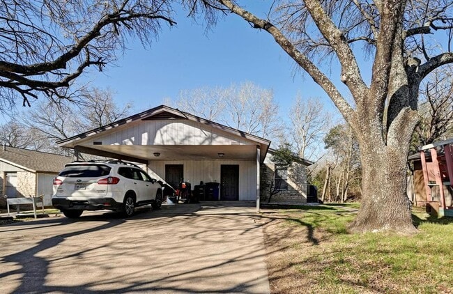 5303 Spring Meadow Rd in Austin, TX - Building Photo - Building Photo