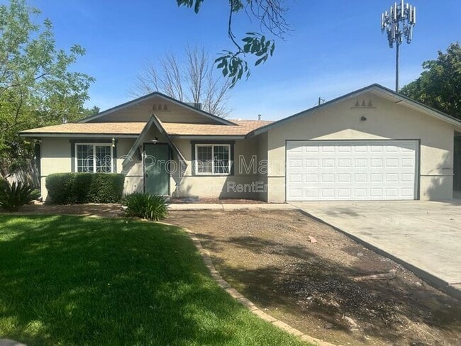 5625 E Bellaire Way in Fresno, CA - Building Photo - Building Photo