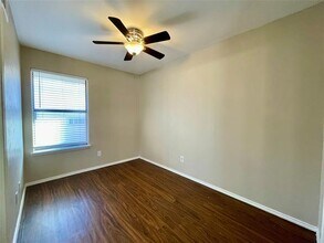 2526 W Prairie St in Denton, TX - Building Photo - Building Photo