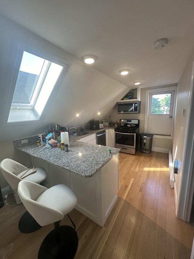 343 Beacon St, Unit 3