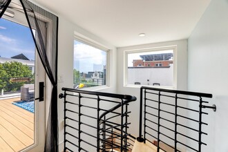 3514 13th St NW, Unit 9 in Washington, DC - Foto de edificio - Building Photo