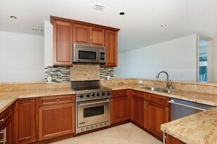 1199 Bishop St in Honolulu, HI - Building Photo