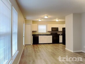 9340 W Dockside Cir in Pendleton, IN - Building Photo - Building Photo