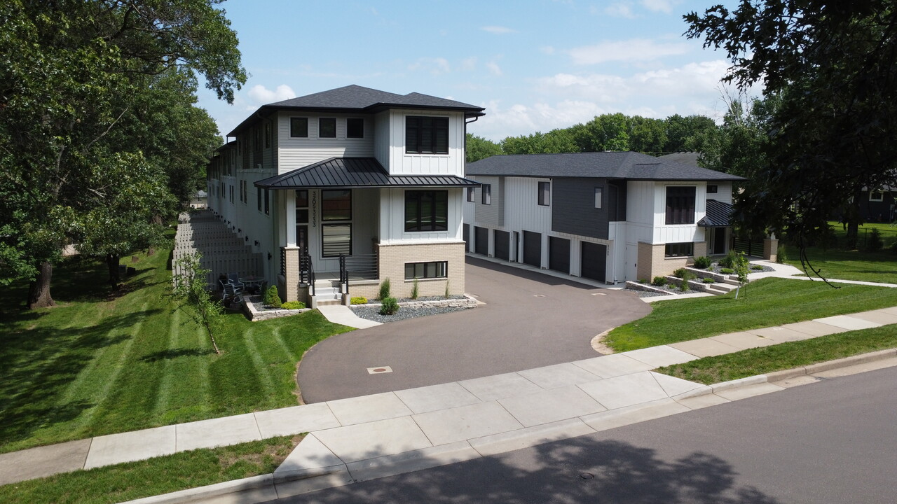 Theodora Rowhomes in Eau Claire, WI - Building Photo