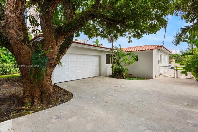 3018 Coconut Grove Dr in Coral Gables, FL - Foto de edificio - Building Photo
