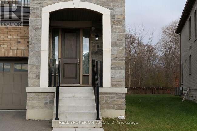 31 Swordfish Dr in Whitby, ON - Building Photo - Building Photo