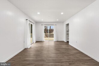 2146 Woodford Rd in Vienna, VA - Building Photo - Building Photo