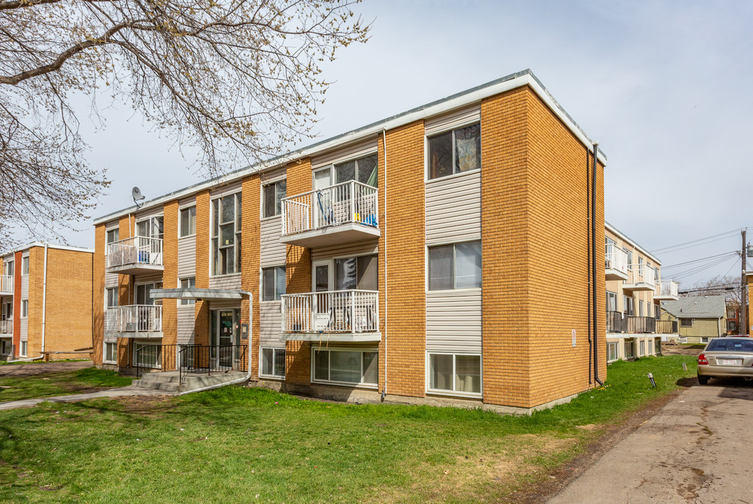 Tran Terrace A in Edmonton, AB - Building Photo