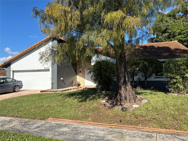 7099 NW 48th Ct in Lauderhill, FL - Foto de edificio - Building Photo