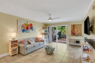 3413 Clark Rd, Unit 114 in Sarasota, FL - Building Photo - Building Photo