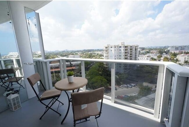 900 Bay Dr, Unit 1009 in Miami, FL - Building Photo - Building Photo