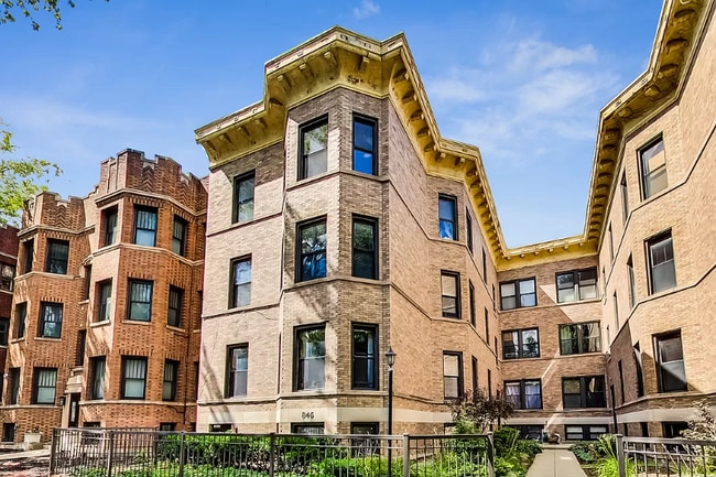 property at 846 W Newport Ave