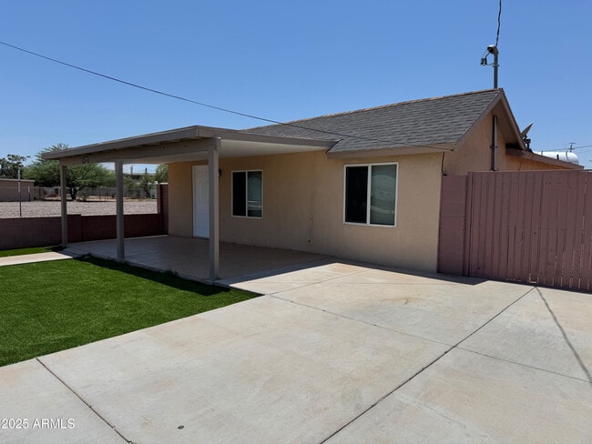 property at 1116 S 10th St