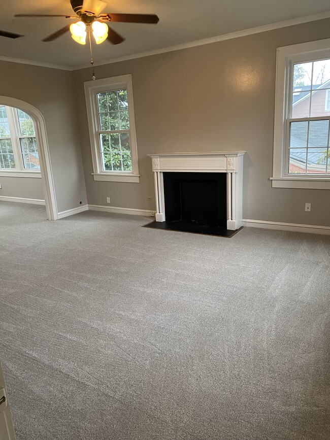 937 Ontario St, Unit Upstairs in Shreveport, LA - Foto de edificio - Building Photo