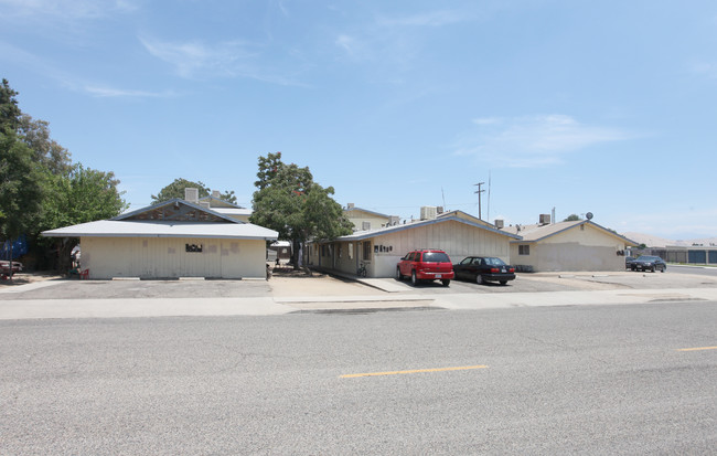 431 S I St in Exeter, CA - Foto de edificio - Building Photo