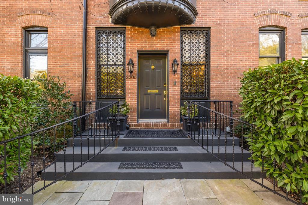 2200 Decatur Pl NW in Washington, DC - Building Photo