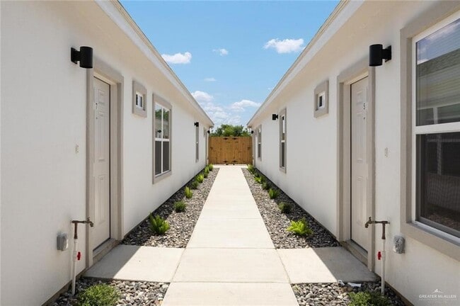 740 N Alamo Rd, Unit 3 in Alamo, TX - Building Photo - Building Photo