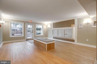 7651 Tremayne Pl in McLean, VA - Foto de edificio - Building Photo