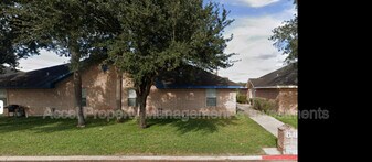 2401 Kimberly Ln in Edinburg, TX - Building Photo