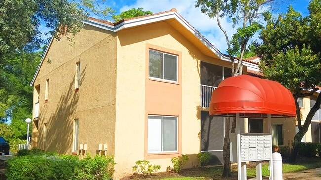 922 Coral Club Dr