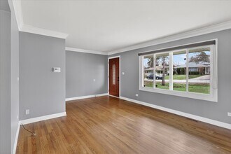 5635 Alabama Ave in Clarendon Hills, IL - Building Photo - Building Photo