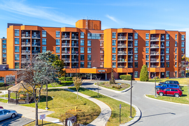 Trinity Tower in Brampton, ON - Building Photo - Building Photo