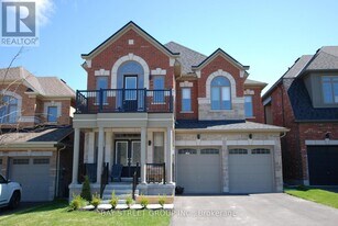 45 Frank Kelly Dr in East Gwillimbury, ON - Building Photo