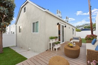 MOVE IN TODAY || Available Fully Furnished in Los Angeles, CA - Building Photo - Building Photo