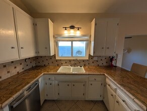 27124 Cabrera Ave in Santa Clarita, CA - Building Photo - Building Photo