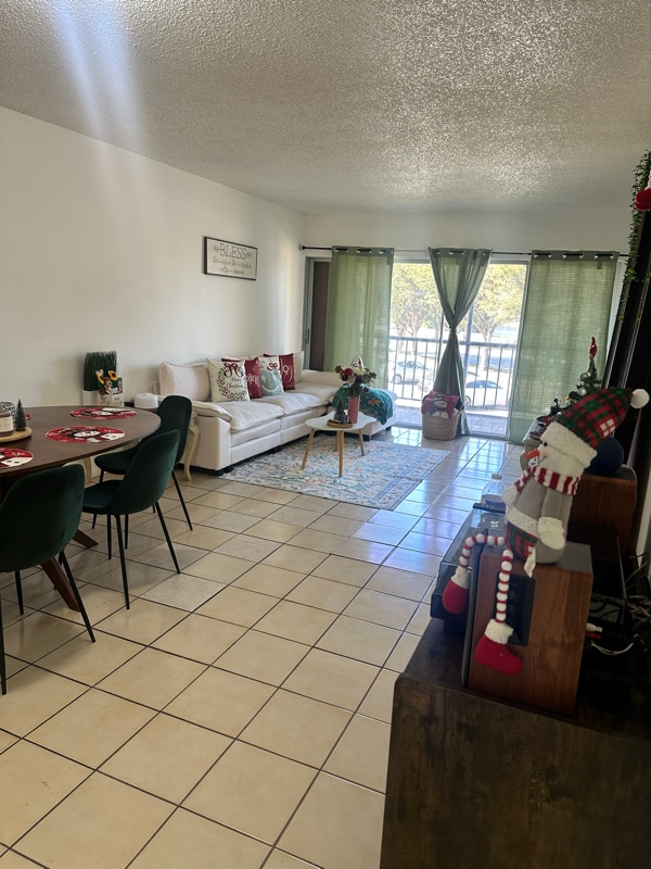 9120 Fontainebleau Blvd in Miami, FL - Foto de edificio - Building Photo