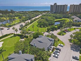 102 Clubhouse Cir in Jupiter, FL - Building Photo