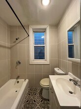 51 Wade St, Unit 2 in Jersey City, NJ - Foto de edificio - Building Photo