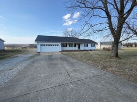 32 N Needmore Acres Rd in Glasgow, KY - Building Photo