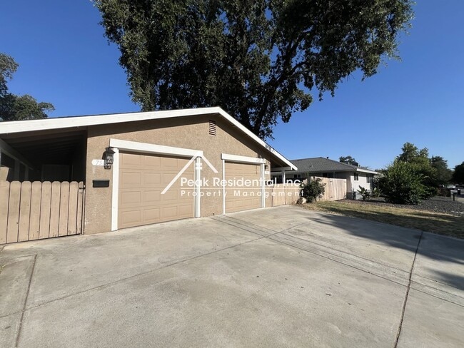 7509 St Philomena Way in Citrus Heights, CA - Foto de edificio - Building Photo
