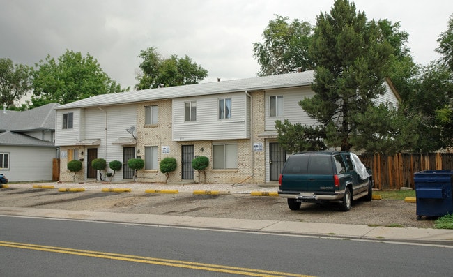 6161-6181 E 62nd Ave in Commerce City, CO - Building Photo - Building Photo