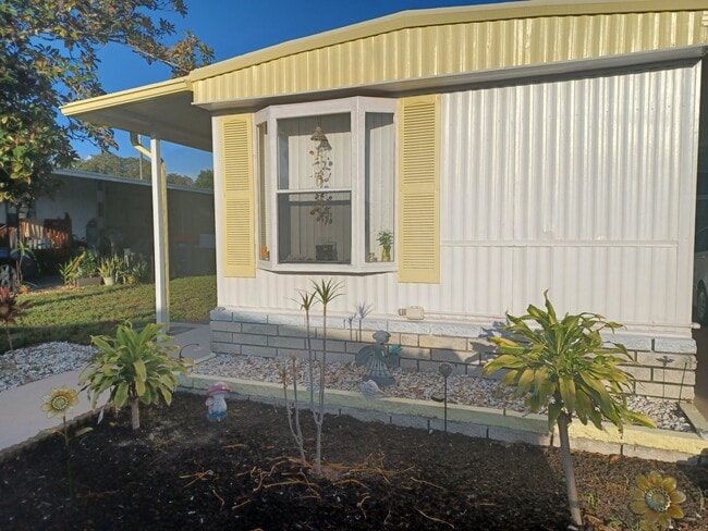 7325 Demure Ln in New Port Richey, FL - Building Photo - Building Photo