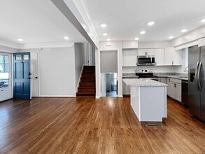 2704 Susten Ct in Richmond, VA - Foto de edificio - Building Photo