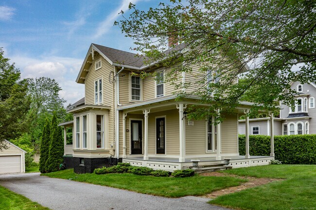 44 Meadow St in Litchfield, CT - Building Photo - Building Photo