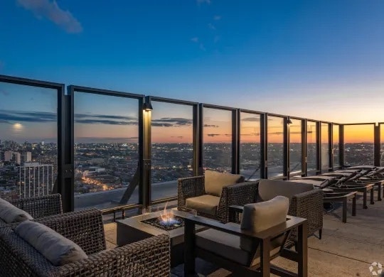 530 W Hawthorne Pl, Unit 3450-2602