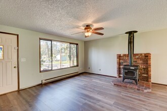 1574 SW Swantown Ave in Oak Harbor, WA - Building Photo - Building Photo