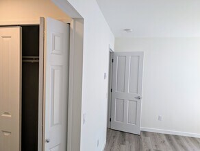 10306 NE 16th St, Unit P5 in Bellevue, WA - Building Photo - Building Photo