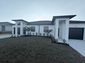 732-734 Gretchen Ave S in Lehigh Acres, FL - Building Photo