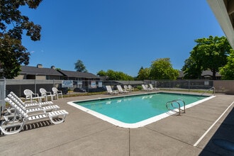 Conestoga Park I in Beaverton, OR - Foto de edificio - Building Photo