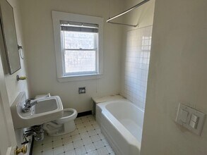 5480 Vicente Way in Oakland, CA - Building Photo - Building Photo